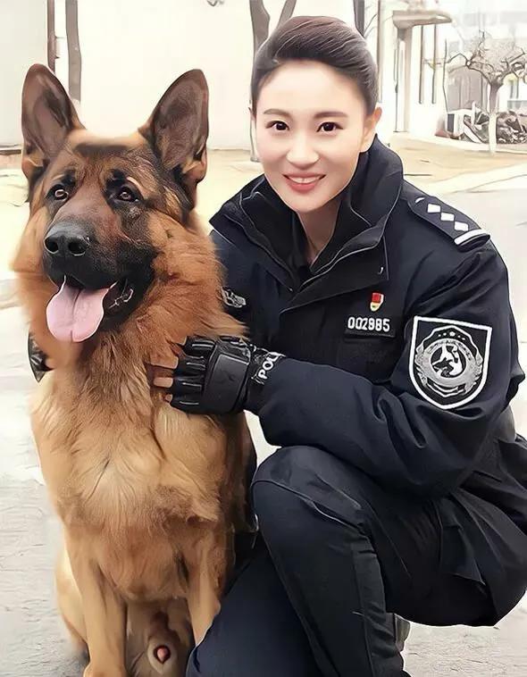 軍旅劇女神侯夢莎，英姿颯爽，威武霸氣