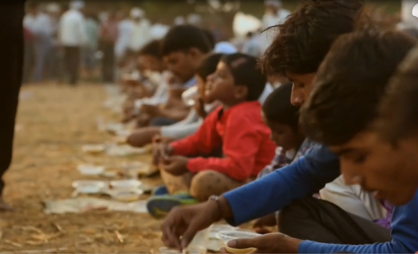 印度窮人的攀比風有多嚴重？貸款辦喪宴，為排面請3000陌生人吃飯
