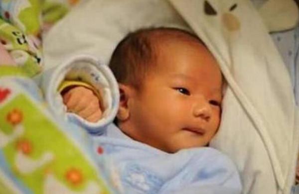 生完孩子後，新手爸媽應該瞭解的3個育兒小知識，學會了輕鬆帶娃