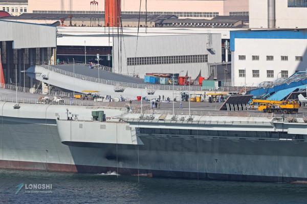 解放軍艦隊抵近北美，055大驅一馬當先，對等威懾巡航，航母可期