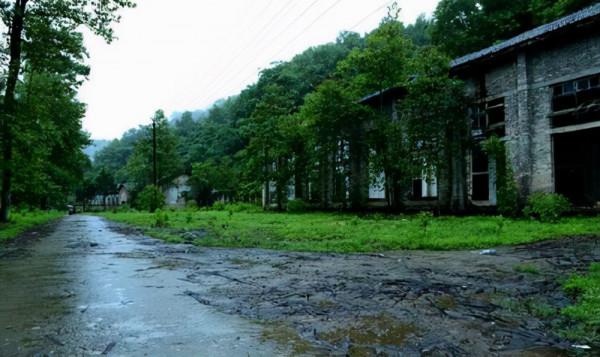 發現江西景區內的軍工舊址，房屋破損嚴重，令人心酸，你身邊有嗎