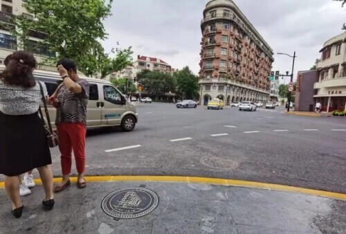 揭秘！武康大樓為什麼火遍全網？窨井蓋、垃圾箱……全部安排得明明白白