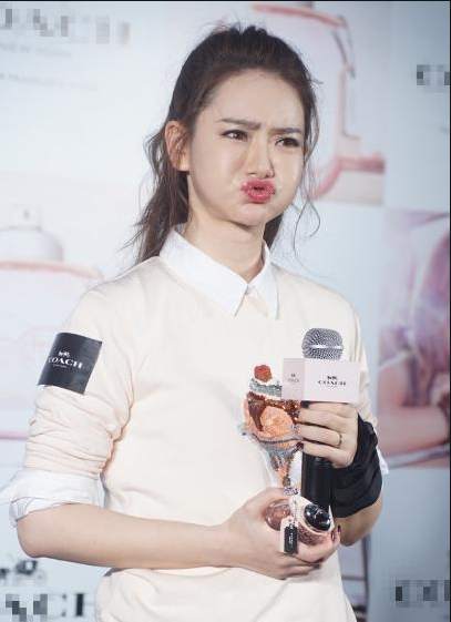 娛樂圈有兩條不成文的“規定”,打牌不喊戚薇,吃飯不叫胡歌 娛樂圈有兩條不成文的“規定”,打牌不喊戚薇,吃飯不叫胡歌