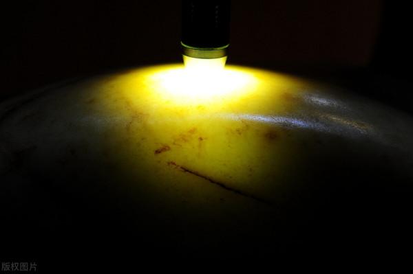 和田玉中的黃沁和黃玉到底是如何區分