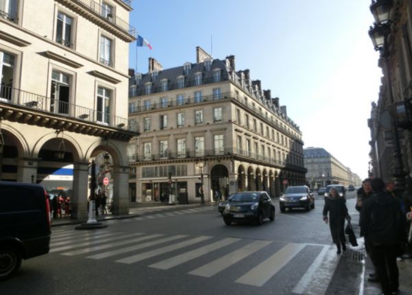 中國消費者變了，國產在天貓唯品會賣爆後，法媒抱怨商超冷清