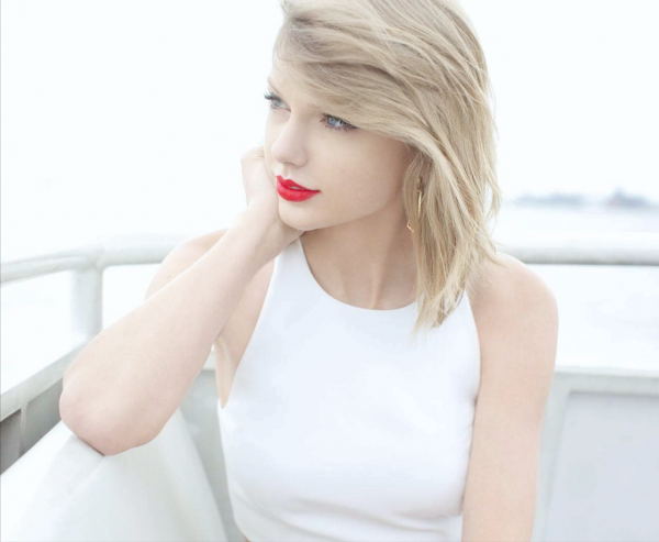 泰勒·斯威夫特的街拍，休閒泰勒風，就問你hold不hold得住