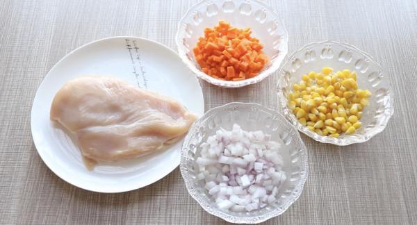 低脂美味的雞肉丸，加入時蔬煎一煎，一口一個好吃到停不下來