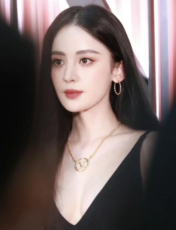 年會合適塗什麼口紅？這4支顯白又氣質的色號，讓你脫穎而出