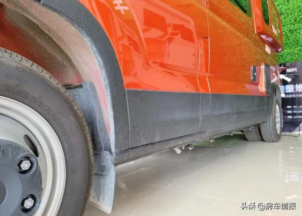 最近挺火的奇瑞房車，外觀個性適合時髦小情侶，2米大床同類罕見