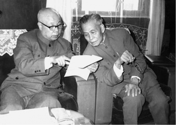 65年毛主席在中南海，拉著程思遠閒聊：你知道我們靠什麼吃飯嗎？