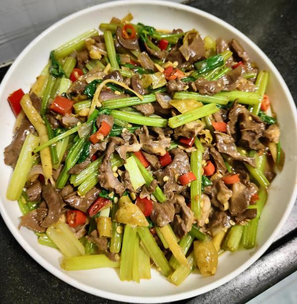 又一道超級下飯的家常菜，泡椒豬心，又辣又好吃