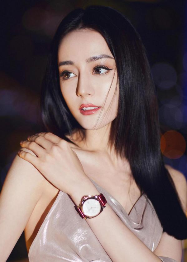 熱巴美出圈的禮服造型