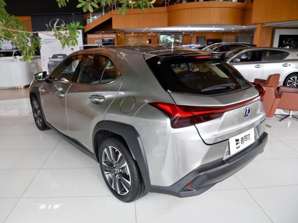 價格入門，豪華品牌日系進口，4.6L油耗SUV，實拍雷克薩斯UX