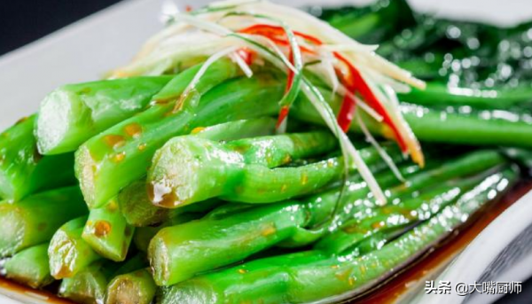 白灼菜心,不能直接用開水煮!老廣教你1招,翠綠脆爽,鮮美入味 白灼菜心,不能直接用開水煮!老廣教你1招,翠綠脆爽,鮮美入味