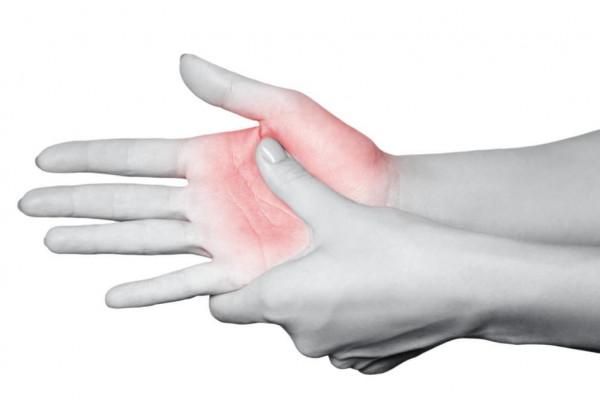 維生素B1+B12可緩解手腳麻木，症狀嚴重建議就醫