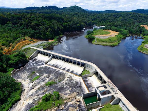 中國海軍走向全球，美國急眼了，威脅多國不得與中國合作