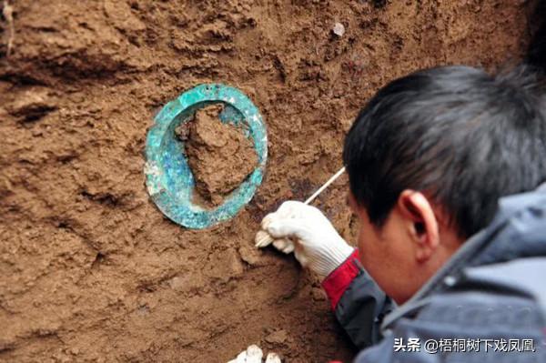 租民房稱是養龍蝦,一個月後發現房下有10米深洞,通向院外的古墓 租民房稱是養龍蝦,一個月後發現房下有10米深洞,通向院外的古墓