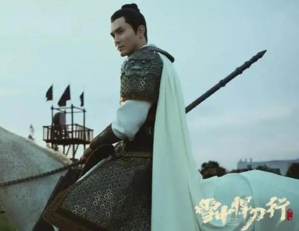 高偉光帥氣的大男孩