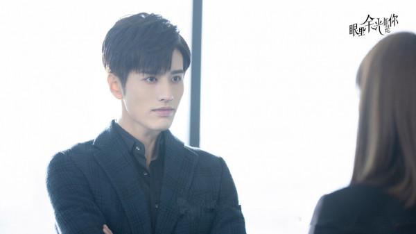 《眼裡餘光都是你》開播，羅正王鶴潤主演，爆笑又甜寵，職場爽劇