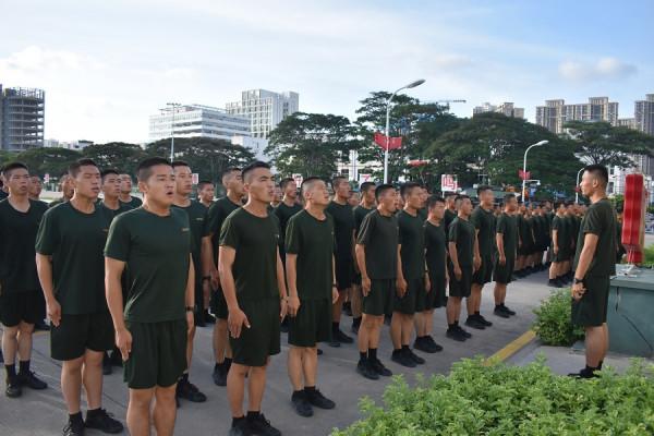 報告！我是武警部隊新兵，我已入列