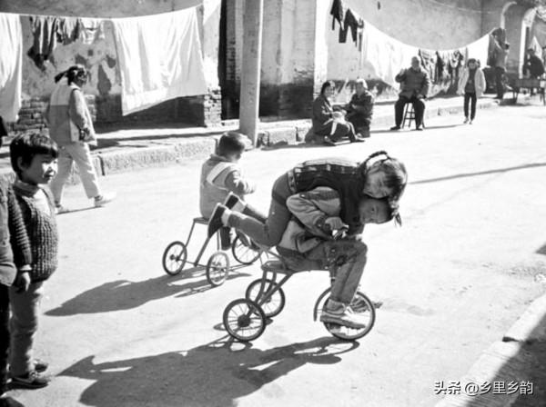 在沒有電的年代裡，你還能想起晚上是怎麼度過的嗎？滿滿都是記憶