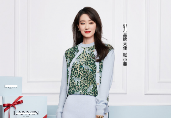 明星春晚私服暴露時尚圈地位，趙麗穎空有稱號，張小斐獲高奢認領