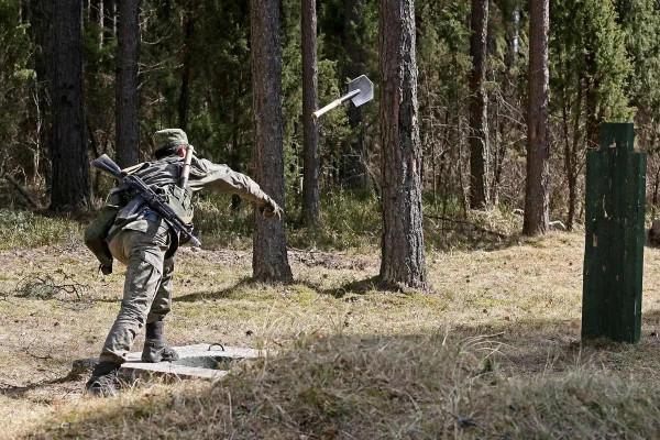 一把工兵鏟 為何能成為戰鬥民族近戰神器之一？看看其用途就明白了