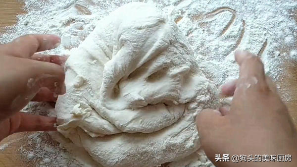 發麵餅怎麼做最簡單？一碗麵粉一碗水，用筷子一攪，蓬鬆又暄軟