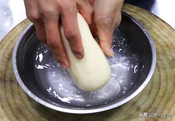 一節蓮藕,一把糯米,廚師長分享江米灌藕家庭版,香甜軟糯吃不膩 一節蓮藕,一把糯米,廚師長分享江米灌藕家庭版,香甜軟糯吃不膩