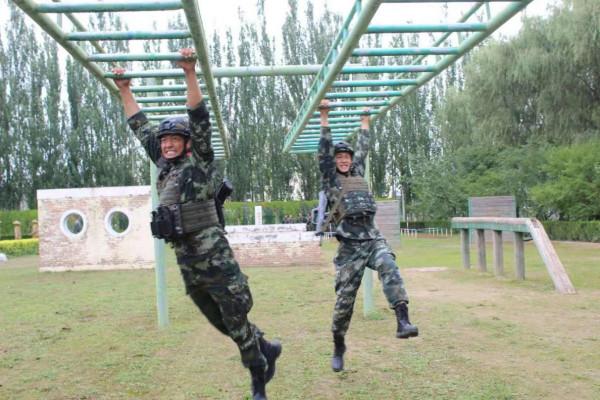 “迷彩式”週末軍營