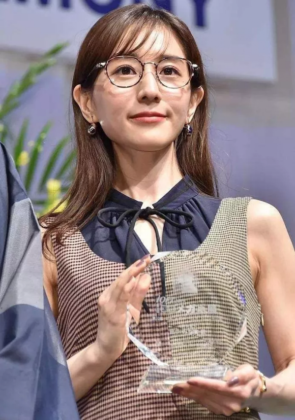 眼鏡封印顏值？掌握這些小技巧，反而能加分