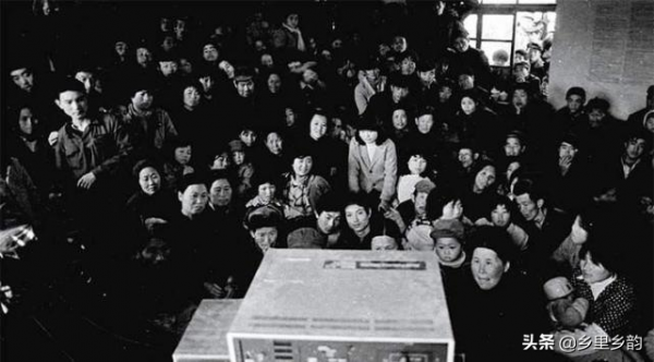 在沒有電的年代裡，你還能想起晚上是怎麼度過的嗎？滿滿都是記憶