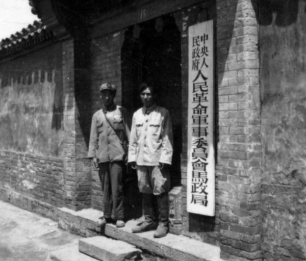 清朝王爺街頭擺攤,毛主席知道後給他安排工作:小攤就不要擺了 清朝王爺街頭擺攤,毛主席知道後給他安排工作:小攤就不要擺了