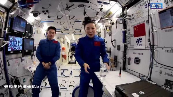 太空授課期間,天宮空間站飛行姿態為何倒扣?或許與太陽有關 太空授課期間,天宮空間站飛行姿態為何倒扣?或許與太陽有關