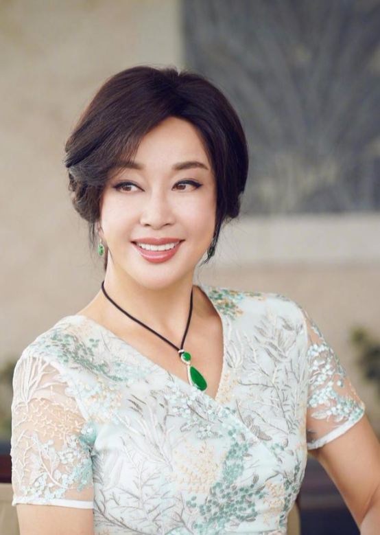 劉曉慶再扮武則天，深陷稅務風波東山再起，4任丈夫至今無子女