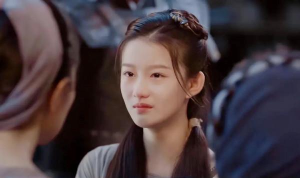 《斛珠夫人》開播，13歲小女主火了，全網都在誇她力壓大女主楊冪