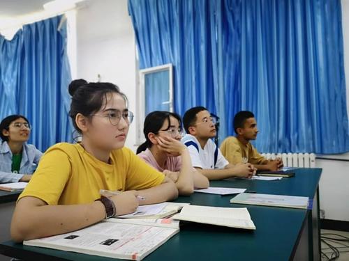 新疆女孩在天津就讀高中,以656分進入北大,錄取分數線引發爭議 新疆女孩在天津就讀高中,以656分進入北大,錄取分數線引發爭議