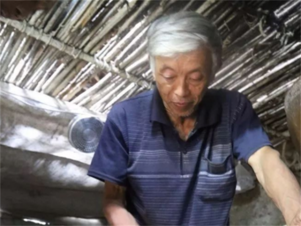 貴州一家五代人隱居山洞100年,給錢也不搬,如今已裝網路和家電 貴州一家五代人隱居山洞100年,給錢也不搬,如今已裝網路和家電