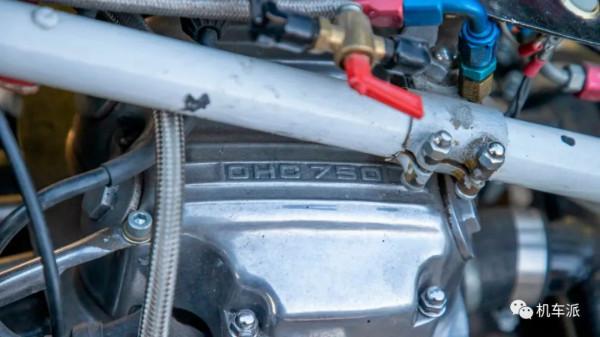 定製 &vert; 搭載兩臺本田CB750引擎的鹽灘賽車