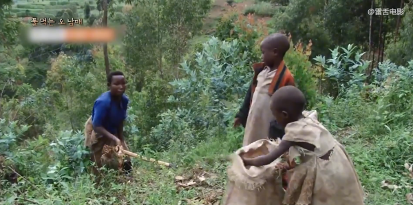 太心酸,非洲一家窮得只剩一口鍋,孩子餓得偷鄰居食物!紀錄片 太心酸,非洲一家窮得只剩一口鍋,孩子餓得偷鄰居食物!紀錄片