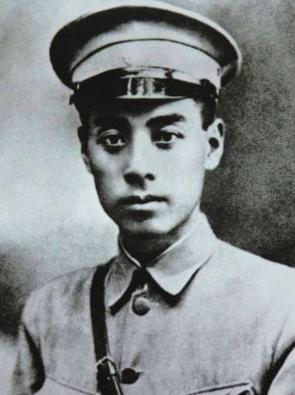 1981年宋慶齡病逝,遺物裡發現一張有摺痕的小紙片,工作人員動容 1981年宋慶齡病逝,遺物裡發現一張有摺痕的小紙片,工作人員動容