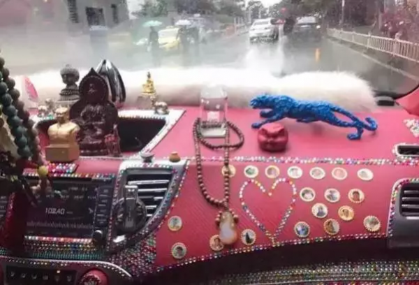 文玩人啊~這些事車裡可不興做啊 文玩人啊~這些事車裡可不興做啊