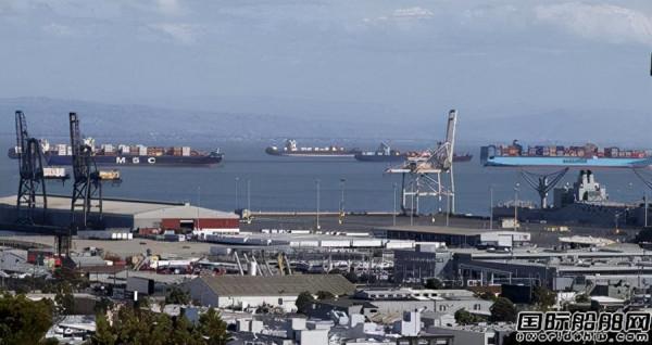 60多艘船大排長龍!航運危機元兇居然是美國“剁手黨”? 60多艘船大排長龍!航運危機元兇居然是美國“剁手黨”?