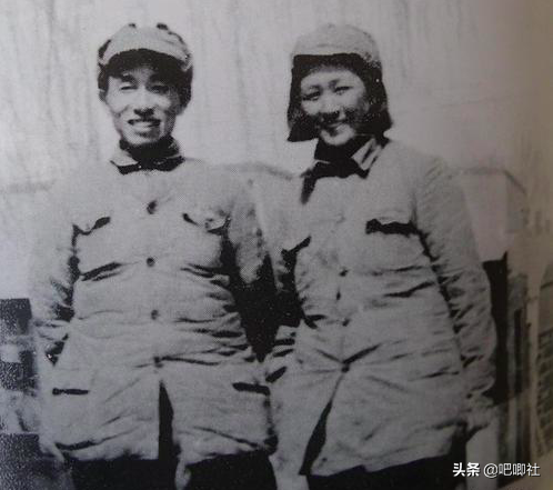 這位縱隊司令因病休養1年多，再回部隊，職務被替代，出任參謀長