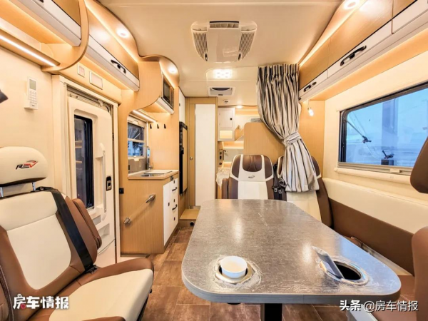 奇瑞全新入門級房車,裝置齊全能住一家5口人,客廳設計挺顯檔次 奇瑞全新入門級房車,裝置齊全能住一家5口人,客廳設計挺顯檔次