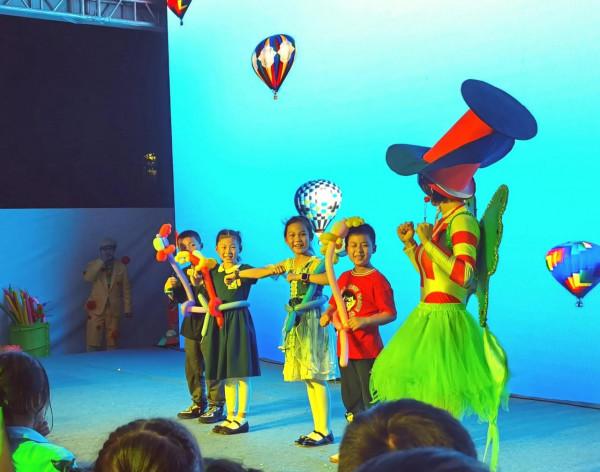 一定要陪小朋友去看一次親子舞臺劇~小朋友們可開心了 一定要陪小朋友去看一次親子舞臺劇~小朋友們可開心了