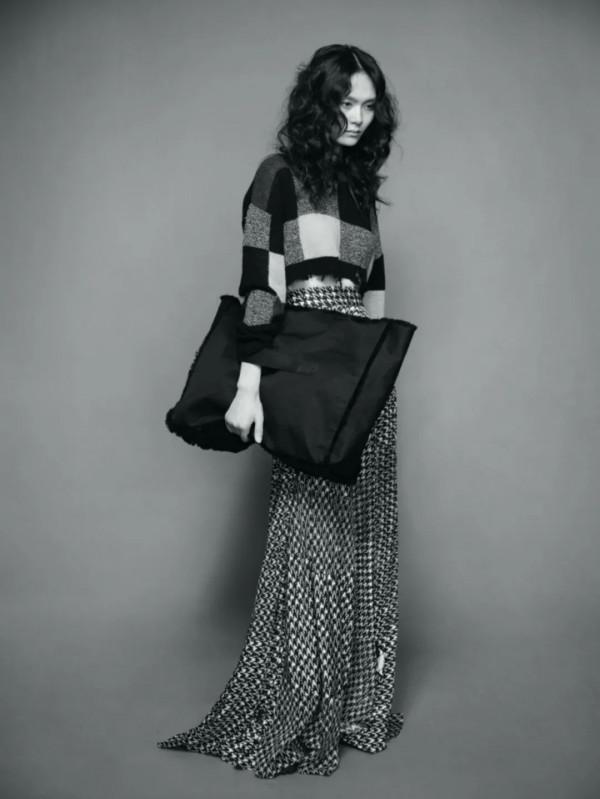 裴蓓的果敢女性衣櫥，被張家誠拍出來了