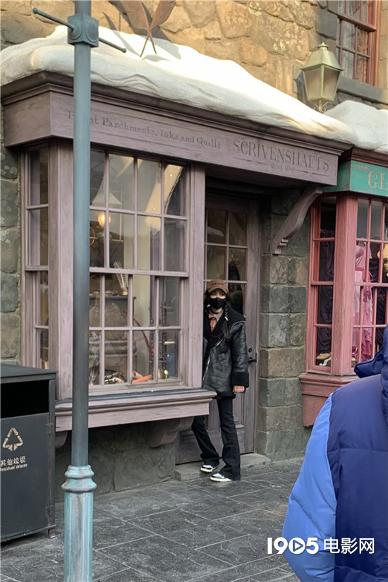 網友環球影城偶遇楊冪張大大 一雙細直腿太吸睛 網友環球影城偶遇楊冪張大大 一雙細直腿太吸睛