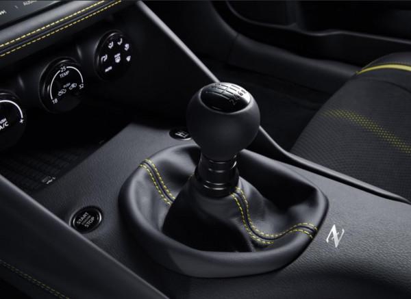 日產Z跑車:“淑女”的進化,是繼續“魔”化? 日產Z跑車:“淑女”的進化,是繼續“魔”化?