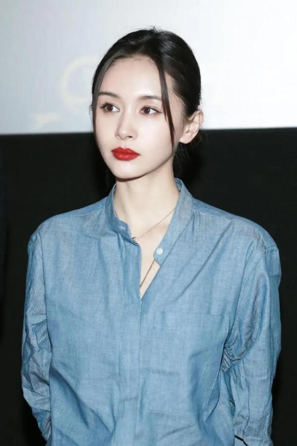 王子文氣質優雅，美麗動人